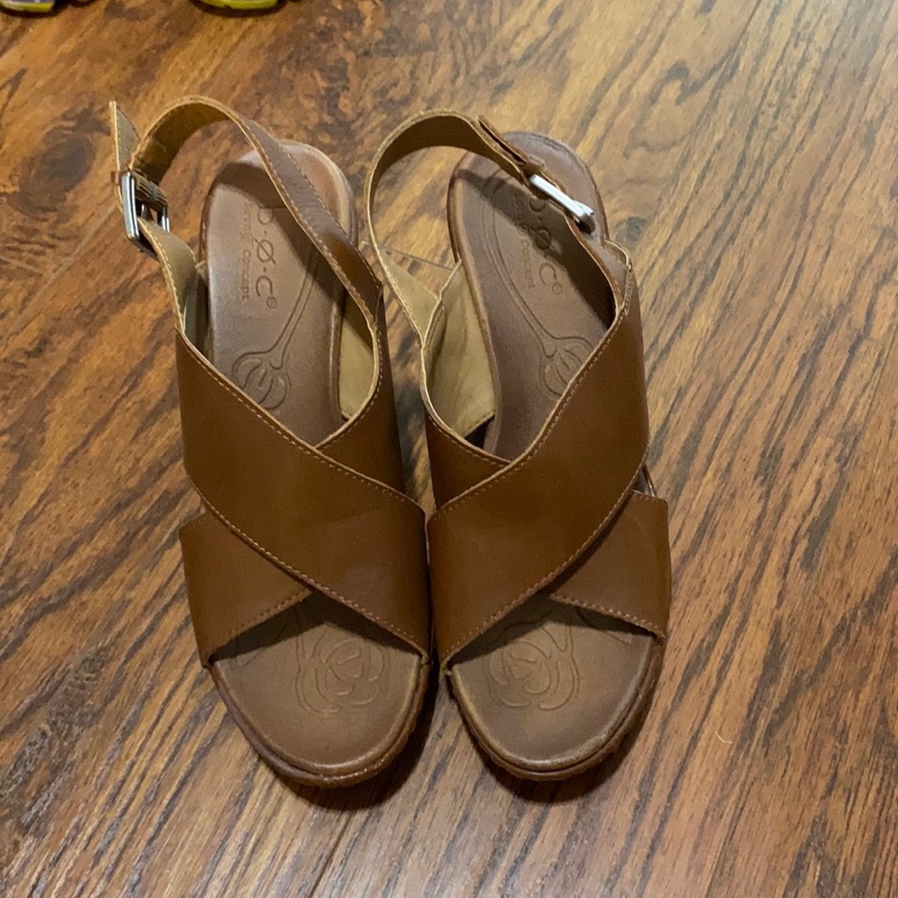 Brown Born concept wedges size 9 guc